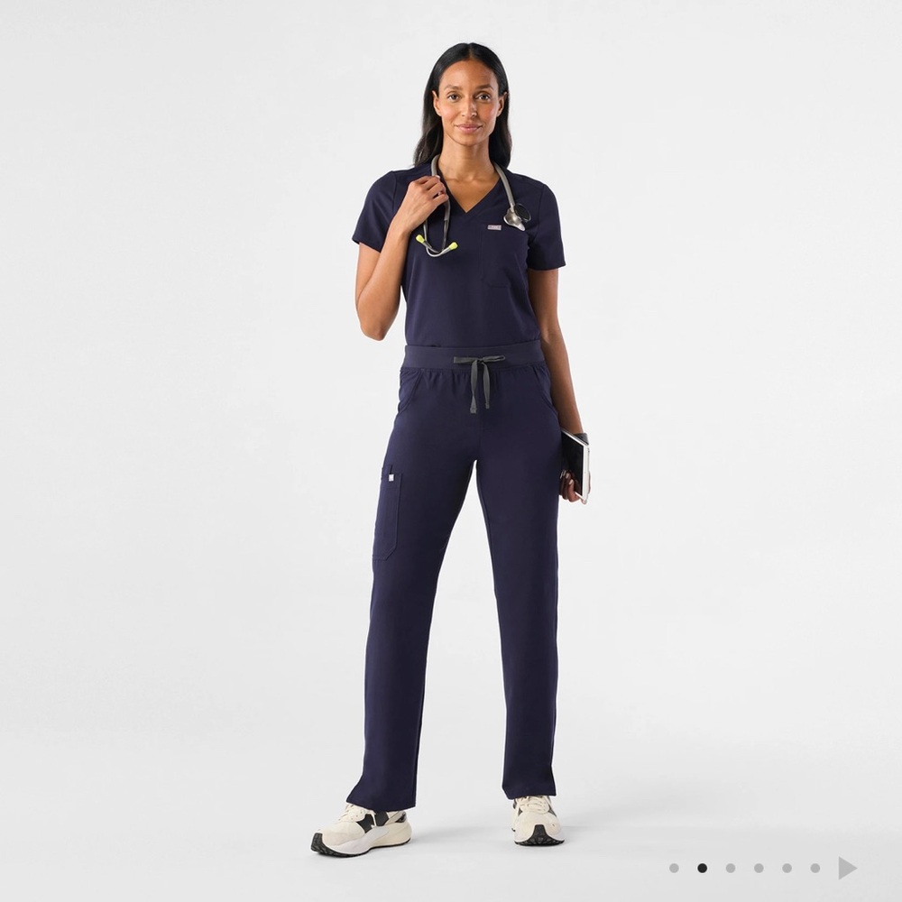 FIGS Technical Collection in navy Blue